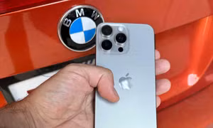 Apple xác nhận iPhone 15 lỗi sạc không dây trên ôtô
