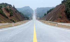 Hàng loạt bất cập tiềm ẩn nguy cơ mất an toàn trên cao tốc