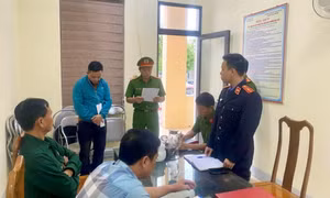 Bắt hai nhân viên trạm kiểm dịch vòi tiền chủ xe tải chở lợn ở Hà Tĩnh