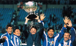 HLV Troussier lọt tốp 10 nhà cầm quân xuất sắc nhất lịch sử Asian Cup