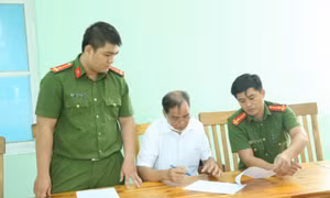 Khởi tố Trưởng Văn phòng Công chứng Nguyễn Thị Gái và bắt tạm giam 1 công chứng viên