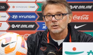 HLV Troussier: 'Việt Nam sẽ phòng ngự trước Hàn Quốc'