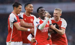 Nketiah tỏa sáng, Arsenal thắng trận đậm nhất từ đầu mùa