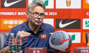 HLV Troussier: 'Tuyển Trung Quốc không vượt trội tuyển Việt Nam'