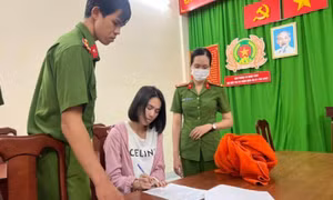 Loạt trang cá nhân của Ngọc Trinh đã bị khóa