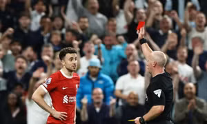 Liverpool thua cay đắng phút cuối