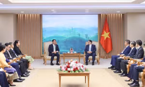 Thủ tướng: Tập trung thúc đẩy tuyến đường bộ cao tốc Hà Nội-Vientiane (Lào)