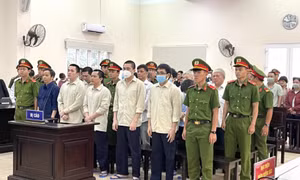 Nhận hối lộ hơn 8,3 tỷ đồng bị tuyên phạt 16 năm tù giam