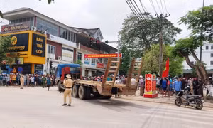 Va chạm với xe tải hết hạn kiểm định, nam thanh niên tử vong thương tâm