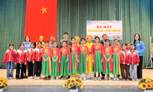 Huyện Đầm Hà: Ra mắt câu lạc bộ hát Nhà tơ trong trường học