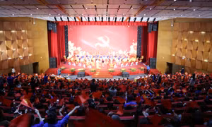 Phát động phong trào “Thanh xuân dâng Đảng” và tổ chức chiếu phim “Đào, Phở và Piano”