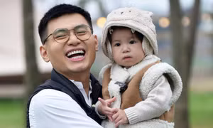 Những em bé triệu view lên game show