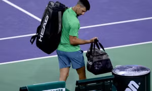 Djokovic bật khỏi top 10 đua vé ATP Finals