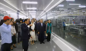 Đoàn đại biểu VCCI và các doanh nghiệp, nhà đầu tư khảo sát một số khu công nghiệp trên địa bàn TX Quảng Yên