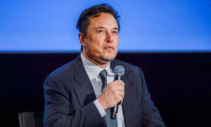Musk: 'Người cấy chip não có thể điều khiển smartphone tuần này'