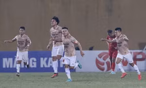 Tuyệt phẩm của Quang Hải cứu Công an Hà Nội
