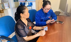 Hỗ trợ người dân tiếp cận chuyển đổi số