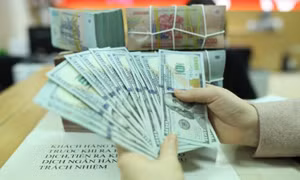 Giá USD 'chợ đen' tăng cao nhất từ trước đến nay