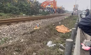 Băng qua đường tàu có rào chắn, nữ sinh bị đâm tử vong ở Hưng Yên