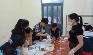 Lương thấp, không được nhận phụ cấp, nhân viên thiết bị trường học mong được quan tâm