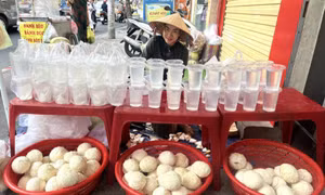Uống nước dừa giúp cơ thể trẻ lâu nhưng không thể lạm dụng