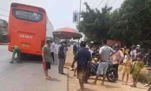 Ô tô khách va chạm xe máy ở Đồng Nai, một phụ nữ tử vong tại chỗ