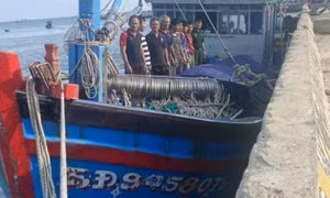 Huy động các tàu tìm kiếm thuyền viên mất tích tại vùng biển Ninh Thuận