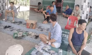 Bắt quả tang 18 người tụ tập ở quán cà phê để đánh bạc qua mạng