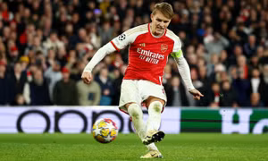 Arsenal thắng luân lưu ở vòng 1/8 Champions League