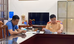 Triệu tập lái xe không chấp hành hiệu lệnh của CSGT, chạy ngược chiều đường