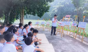 "Dân ta phải biết sử ta..."