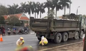 Va chạm với xe ben, học sinh tiểu học tử vong thương tâm