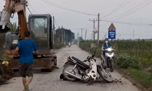 Nam thanh niên tử vong sau va chạm với máy xúc ở Hưng Yên