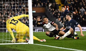 Tottenham thua thảm ở Ngoại hạng Anh