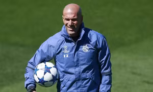 Bayern và Liverpool tranh giành Zidane