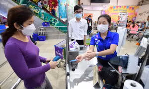 Bị phản ứng, Eximbank thay đổi chính sách thu phí với tài khoản 0 đồng