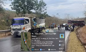 Xe khách chở 44 người va chạm liên hoàn trên Quốc lộ 6, 1 người tử vong