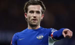 2 hung tin cùng lúc ập tới Chelsea