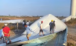 Cánh quạt trụ điện gió rơi từ độ cao hơn 140 m