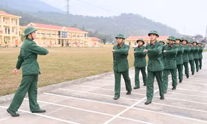 Tháng đầu huấn luyện chiến sĩ mới