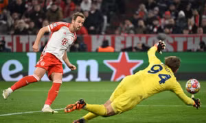 Kane đưa Bayern vào tứ kết Champions League