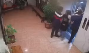 Triệu tập đối tượng sàm sỡ rồi đuổi đánh, tát nhiều cái vào mặt nữ nhân viên quán cà phê ở Hải Dương