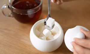 "Thủ phạm" khiến bạn uống nước đầy đủ nhưng cơ thể vẫn mất nước trong mùa hè