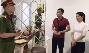 Trăm cảnh sát bắt 3 công ty 'tín dụng đen' ở Sài Gòn