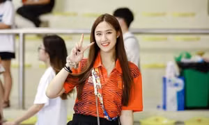 Hot girl nhảy cầu Việt nhún nhảy với trọng tài SEA Games khiến dân mạng ngã ngửa vì nhan sắc thật