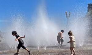 Bắc Mỹ ghi nhận nhiệt độ kỷ lục sau khi châu Á vật lộn với nắng nóng thiêu đốt