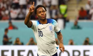 Sterling bị gạch tên khỏi tuyển Anh