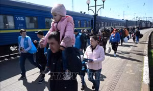 Gấp rút sơ tán dân xung quanh nhà máy điện hạt nhân Zaporizhzhia, Ukraine