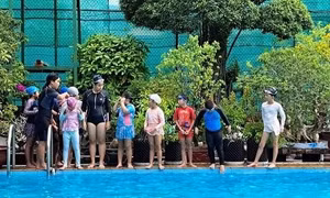 Dạy bơi cho trẻ em - Kỹ năng quan trọng để trẻ tự bảo vệ mình và phát triển toàn diện