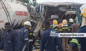 Ghana: Xe buýt đâm trực diện xe bồn khiến 16 người thiệt mạng